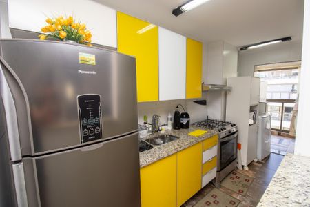 Apartamento à venda com 211m², 3 quartos e 2 vagas Apartamento à venda com 211m², 3 quartos e 2 vagasCozinha