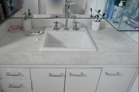 Apartamento à venda com 440m², 4 quartos e 5 vagasBanheiro da Suíte 2