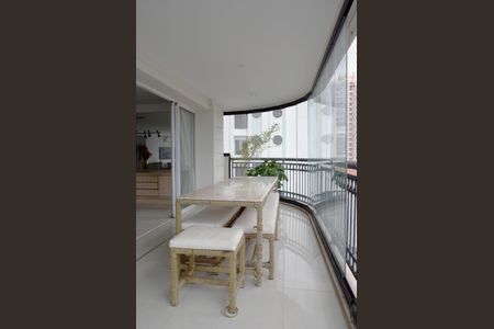 Apartamento à venda com 440m², 4 quartos e 5 vagasVaranda