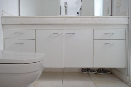 Apartamento à venda com 440m², 4 quartos e 5 vagasBanheiro da Suíte 1