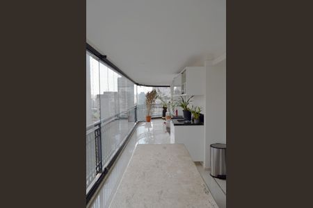 Apartamento à venda com 440m², 4 quartos e 5 vagasVaranda