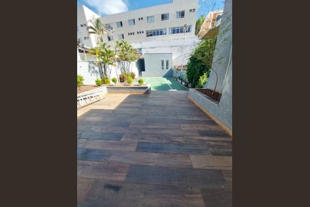 Casa para alugar com 350m², 4 quartos e 3 vagasquadra