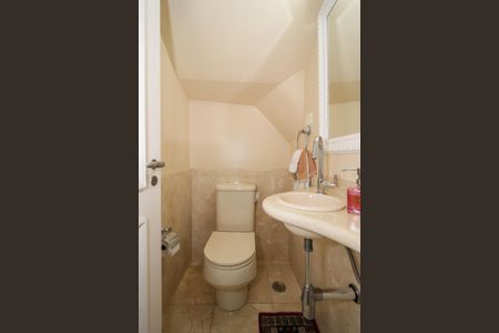 Casa de condomínio à venda com 578m², 5 quartos e 6 vagas Casa de condomínio à venda com 578m², 5 quartos e 6 vagasLavabo