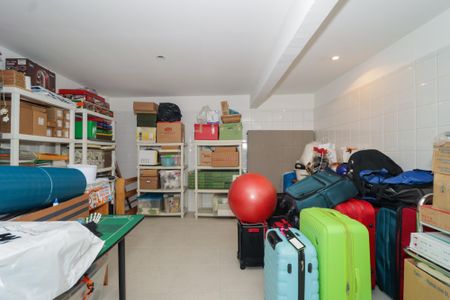 Casa de condomínio à venda com 578m², 5 quartos e 6 vagas Casa de condomínio à venda com 578m², 5 quartos e 6 vagasDeposito