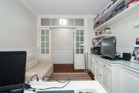 Casa de condomínio à venda com 578m², 5 quartos e 6 vagas Casa de condomínio à venda com 578m², 5 quartos e 6 vagasEscritório