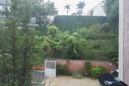 Casa de condomínio à venda com 578m², 5 quartos e 6 vagas Casa de condomínio à venda com 578m², 5 quartos e 6 vagasVista da Suíte 3