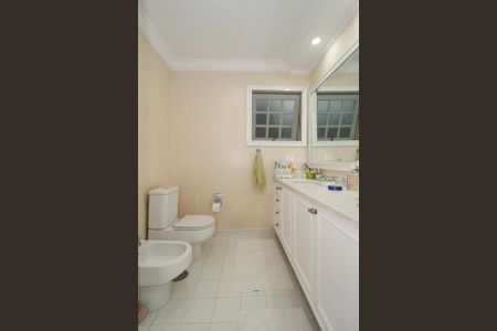 Casa de condomínio à venda com 578m², 5 quartos e 6 vagas Casa de condomínio à venda com 578m², 5 quartos e 6 vagasBanheiro da Suíte 1