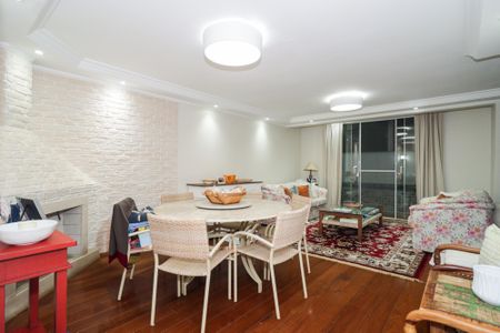 Casa de condomínio à venda com 578m², 5 quartos e 6 vagas Casa de condomínio à venda com 578m², 5 quartos e 6 vagasSala