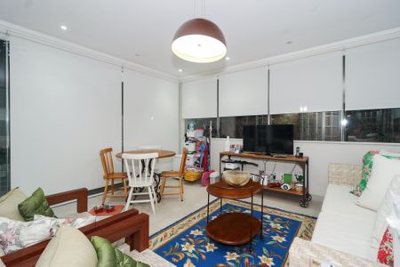 Casa de condomínio à venda com 578m², 5 quartos e 6 vagas Casa de condomínio à venda com 578m², 5 quartos e 6 vagasSala