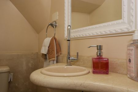 Casa de condomínio à venda com 578m², 5 quartos e 6 vagas Casa de condomínio à venda com 578m², 5 quartos e 6 vagasLavabo