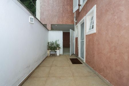 Casa de condomínio à venda com 578m², 5 quartos e 6 vagas Casa de condomínio à venda com 578m², 5 quartos e 6 vagasÁrea de Serviço