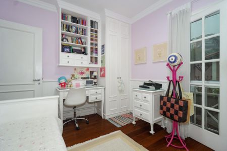 Casa de condomínio à venda com 578m², 5 quartos e 6 vagas Casa de condomínio à venda com 578m², 5 quartos e 6 vagasSuíte 2