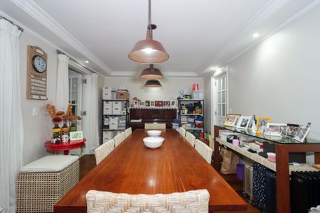 Casa de condomínio à venda com 578m², 5 quartos e 6 vagas Casa de condomínio à venda com 578m², 5 quartos e 6 vagasSala