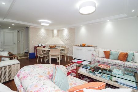 Casa de condomínio à venda com 578m², 5 quartos e 6 vagas Casa de condomínio à venda com 578m², 5 quartos e 6 vagasSala