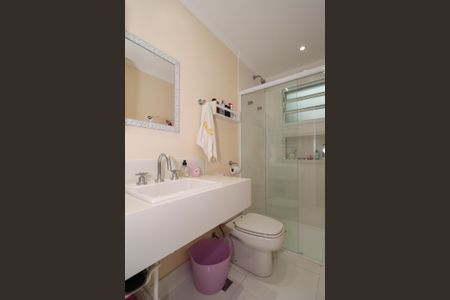 Casa de condomínio à venda com 578m², 5 quartos e 6 vagas Casa de condomínio à venda com 578m², 5 quartos e 6 vagasBanheiro da Suíte 4