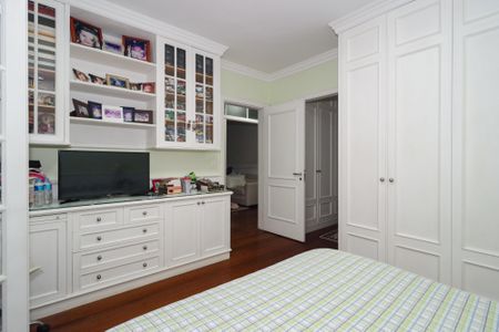 Casa de condomínio à venda com 578m², 5 quartos e 6 vagas Casa de condomínio à venda com 578m², 5 quartos e 6 vagasSuíte 1