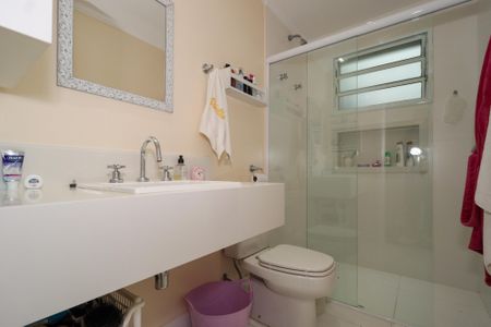 Casa de condomínio à venda com 578m², 5 quartos e 6 vagas Casa de condomínio à venda com 578m², 5 quartos e 6 vagasBanheiro da Suíte 4