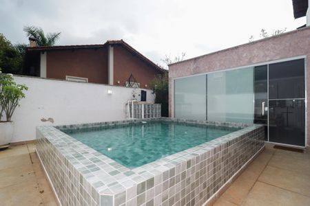 Casa de condomínio à venda com 578m², 5 quartos e 6 vagas Casa de condomínio à venda com 578m², 5 quartos e 6 vagasÁrea comum - Piscina