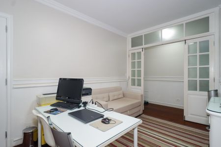 Casa de condomínio à venda com 578m², 5 quartos e 6 vagas Casa de condomínio à venda com 578m², 5 quartos e 6 vagasEscritório