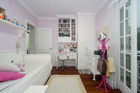 Casa de condomínio à venda com 578m², 5 quartos e 6 vagas Casa de condomínio à venda com 578m², 5 quartos e 6 vagasSuíte 2