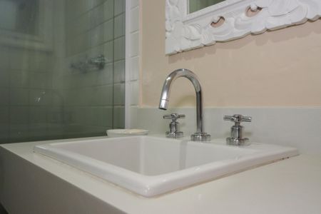 Casa de condomínio à venda com 578m², 5 quartos e 6 vagas Casa de condomínio à venda com 578m², 5 quartos e 6 vagasBanheiro da Suíte 2