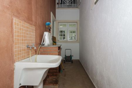Casa de condomínio à venda com 578m², 5 quartos e 6 vagas Casa de condomínio à venda com 578m², 5 quartos e 6 vagasÁrea de Serviço