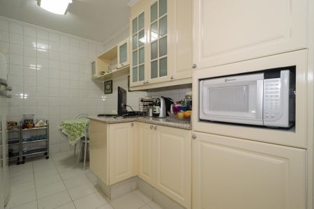 Casa de condomínio à venda com 578m², 5 quartos e 6 vagas Casa de condomínio à venda com 578m², 5 quartos e 6 vagasCozinha