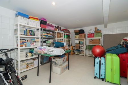 Casa de condomínio à venda com 578m², 5 quartos e 6 vagas Casa de condomínio à venda com 578m², 5 quartos e 6 vagasDeposito