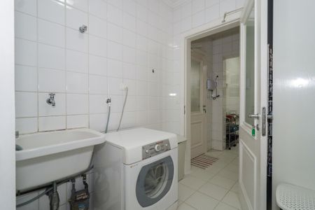 Casa de condomínio à venda com 578m², 5 quartos e 6 vagas Casa de condomínio à venda com 578m², 5 quartos e 6 vagasÁrea de Serviço