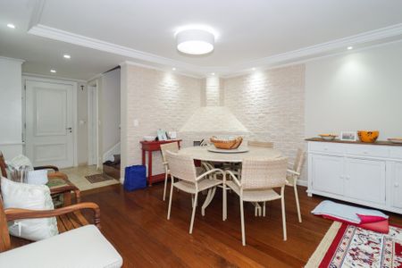 Casa de condomínio à venda com 578m², 5 quartos e 6 vagas Casa de condomínio à venda com 578m², 5 quartos e 6 vagasSala