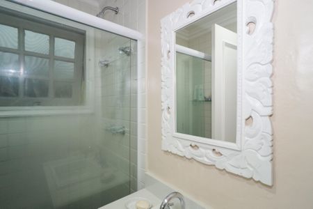 Casa de condomínio à venda com 578m², 5 quartos e 6 vagas Casa de condomínio à venda com 578m², 5 quartos e 6 vagasBanheiro da Suíte 2