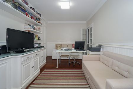 Casa de condomínio à venda com 578m², 5 quartos e 6 vagas Casa de condomínio à venda com 578m², 5 quartos e 6 vagasEscritório