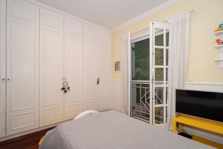 Casa de condomínio à venda com 578m², 5 quartos e 6 vagas Casa de condomínio à venda com 578m², 5 quartos e 6 vagasSuíte 4