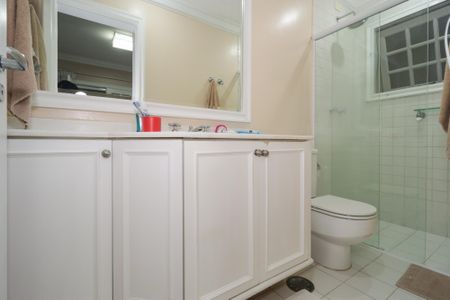 Casa de condomínio à venda com 578m², 5 quartos e 6 vagas Casa de condomínio à venda com 578m², 5 quartos e 6 vagasBanheiro da Suíte 3