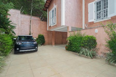 Casa de condomínio à venda com 578m², 5 quartos e 6 vagas Casa de condomínio à venda com 578m², 5 quartos e 6 vagasGaragem
