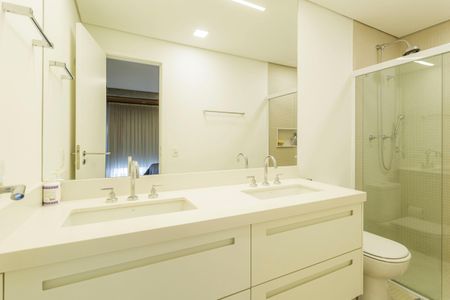 Apartamento à venda com 89m², 2 quartos e 2 vagas Apartamento à venda com 89m², 2 quartos e 2 vagasBanheiro da Suíte