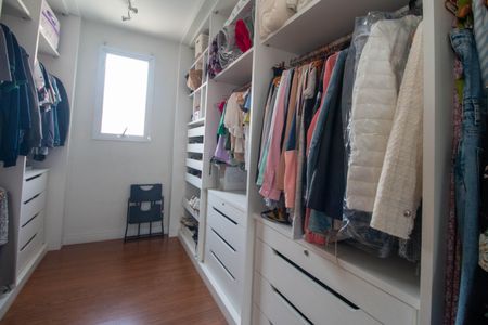 Casa à venda com 300m², 3 quartos e 3 vagasSuíte