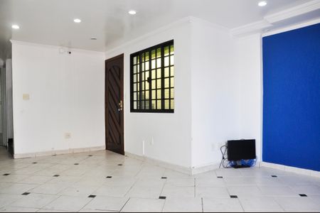 Casa à venda com 220m², 3 quartos e 5 vagas Casa à venda com 220m², 3 quartos e 5 vagasSala