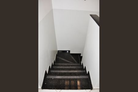 Casa à venda com 220m², 3 quartos e 5 vagas Casa à venda com 220m², 3 quartos e 5 vagasEscada