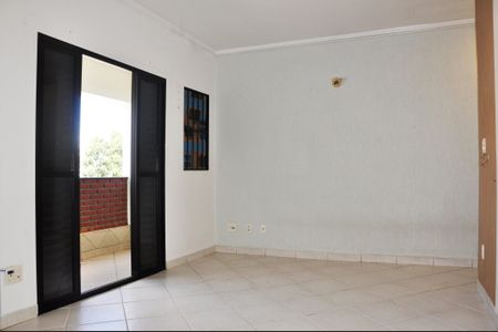 Casa à venda com 220m², 3 quartos e 5 vagas Casa à venda com 220m², 3 quartos e 5 vagasSuíte