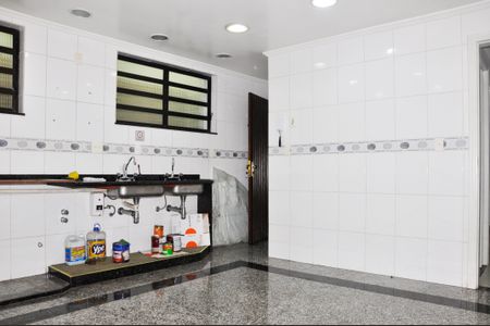 Casa à venda com 220m², 3 quartos e 5 vagas Casa à venda com 220m², 3 quartos e 5 vagasCozinha