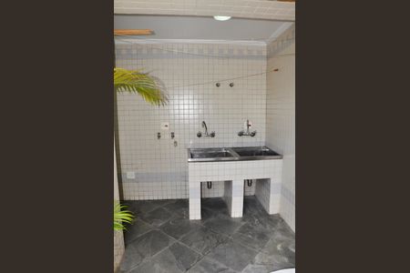 Casa à venda com 220m², 3 quartos e 5 vagas Casa à venda com 220m², 3 quartos e 5 vagasLavanderia