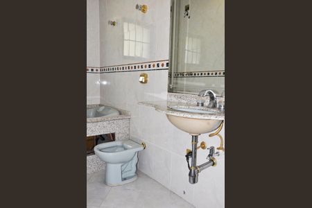 Casa à venda com 220m², 3 quartos e 5 vagas Casa à venda com 220m², 3 quartos e 5 vagasBanheiro da Suíte