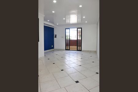 Casa à venda com 220m², 3 quartos e 5 vagas Casa à venda com 220m², 3 quartos e 5 vagasSala