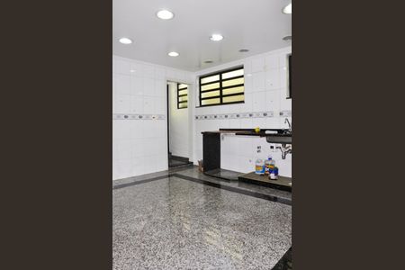 Casa à venda com 220m², 3 quartos e 5 vagas Casa à venda com 220m², 3 quartos e 5 vagasCozinha