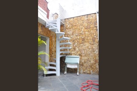 Casa à venda com 220m², 3 quartos e 5 vagas Casa à venda com 220m², 3 quartos e 5 vagasQuintal