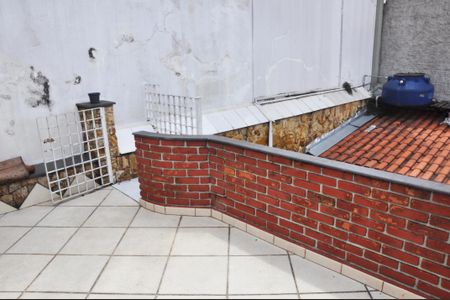 Casa à venda com 220m², 3 quartos e 5 vagas Casa à venda com 220m², 3 quartos e 5 vagasTerraço