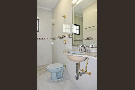 Casa à venda com 220m², 3 quartos e 5 vagas Casa à venda com 220m², 3 quartos e 5 vagasBanheiro Social