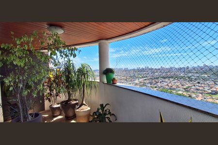 Apartamento à venda com 130m², 3 quartos e 3 vagasVaranda