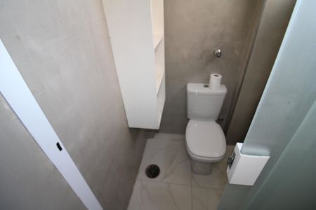 Apartamento para alugar com 62m², 2 quartos e 1 vagaÁrea de Serviço - Banheiro